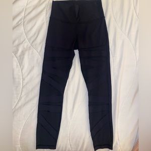 Lululemon High Times luon mesh 25inch, size 6. RARE FIND!